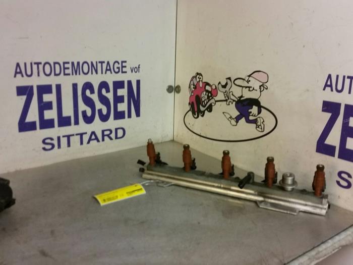 Gebruikte Verstuiver brug Volvo V70 (SW) 2.4 T 20V Prijs € 47,25 Margeregeling aangeboden door Zelissen V.O.F. autodemontage