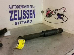 Gebruikte Schokbreker links-achter Opel Zafira (F75) 1.8 16V Prijs € 21,00 Margeregeling aangeboden door Zelissen V.O.F. autodemontage