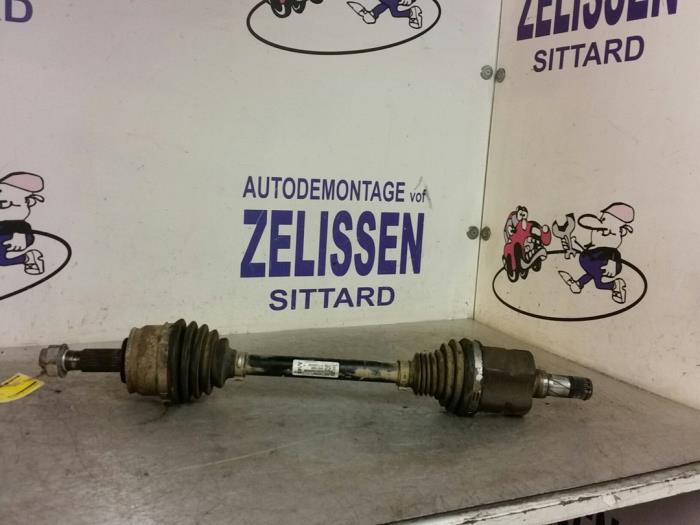 Gebruikte Aandrijfas links-voor Opel Mokka/Mokka X 1.6 16V EcoFlex 4x2 Prijs € 99,75 Margeregeling aangeboden door Zelissen V.O.F. autodemontage