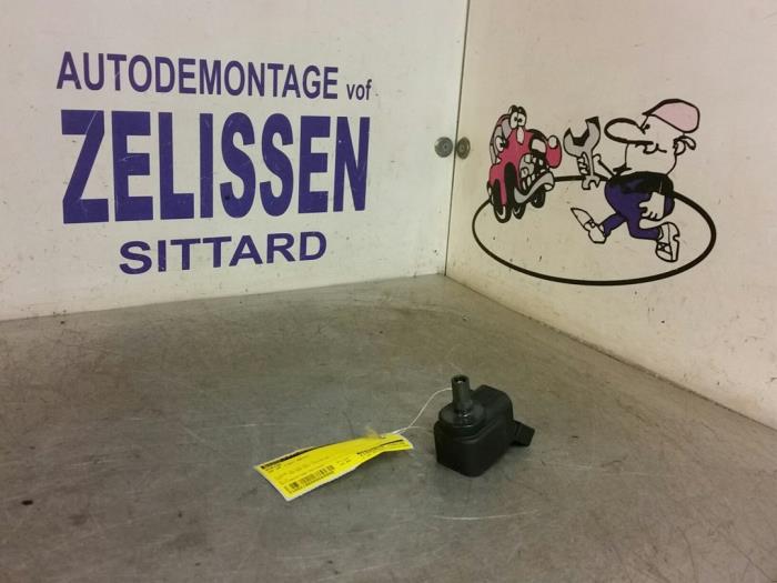 Gebruikte Bobine Volkswagen Up! (121) 1.0 12V 60 Prijs € 15,75 Margeregeling aangeboden door Zelissen V.O.F. autodemontage