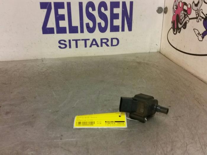 Bobine van een Volkswagen Up! (121) 1.0 12V 60 2014