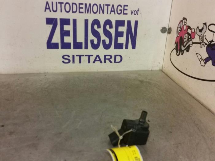 Bobine van een Volkswagen Up! (121) 1.0 12V 60 2014