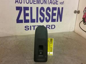 Gebruikte Ruit schakelaar elektrisch Volkswagen Up! (121) 1.0 12V 60 Prijs € 10,50 Margeregeling aangeboden door Zelissen V.O.F. autodemontage
