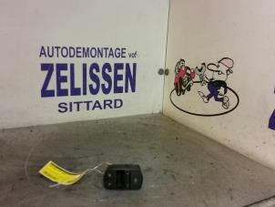 Gebruikte Elektrisch Raam Schakelaar Opel Corsa D Prijs € 10,50 Margeregeling aangeboden door Zelissen V.O.F. autodemontage