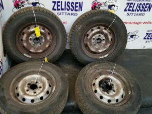 Gebruikte Velgen set + banden Hyundai H-1/H-200 2.5 Tdi Prijs € 288,75 Margeregeling aangeboden door Zelissen V.O.F. autodemontage