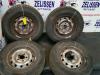 Velgen set + banden van een Hyundai H-1/H-200 2.5 Tdi 2006
