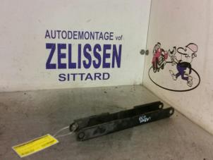 Gebruikte Draagarm boven links-achter Opel Zafira (M75) 1.9 CDTI 16V Prijs € 15,75 Margeregeling aangeboden door Zelissen V.O.F. autodemontage