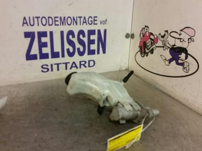 Gebruikte Hoofdremcilinder Opel Corsa D 1.3 CDTi 16V ecoFLEX Prijs € 31,50 Margeregeling aangeboden door Zelissen V.O.F. autodemontage