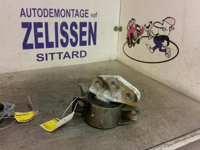 Gebruikte Motorsteun Opel Corsa D 1.3 CDTi 16V ecoFLEX Prijs € 21,00 Margeregeling aangeboden door Zelissen V.O.F. autodemontage
