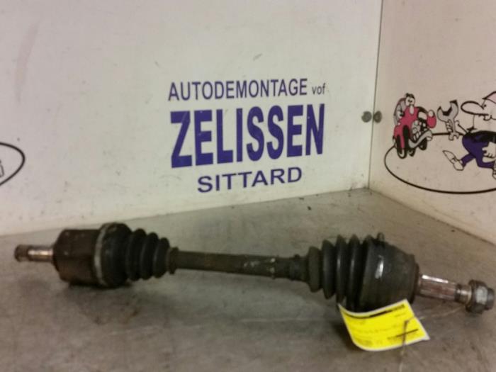 Gebruikte Steekas rechts-voor Opel Corsa D 1.3 CDTi 16V ecoFLEX Prijs € 42,00 Margeregeling aangeboden door Zelissen V.O.F. autodemontage