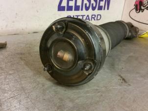 Gebruikte Mac Phersonpoot links-voor Mercedes S (W220) Prijs € 414,75 Margeregeling aangeboden door Zelissen V.O.F. autodemontage