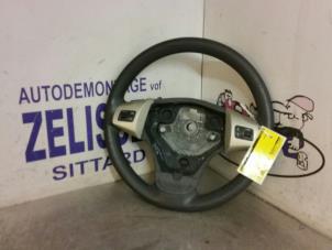 Gebruikte Stuurwiel Opel Corsa D 1.4 16V Twinport Prijs € 42,00 Margeregeling aangeboden door Zelissen V.O.F. autodemontage