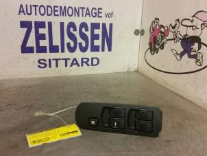 Gebruikte Elektrisch Raam Schakelaar Mitsubishi Colt (Z2/Z3) 1.3 16V Prijs € 42,00 Margeregeling aangeboden door Zelissen V.O.F. autodemontage