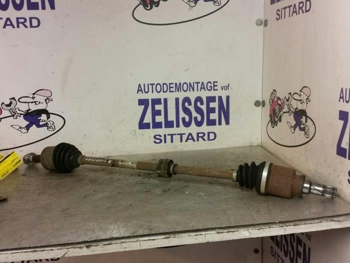Gebruikte Steekas rechts-voor Mitsubishi Colt (Z2/Z3) 1.3 16V Prijs € 42,00 Margeregeling aangeboden door Zelissen V.O.F. autodemontage