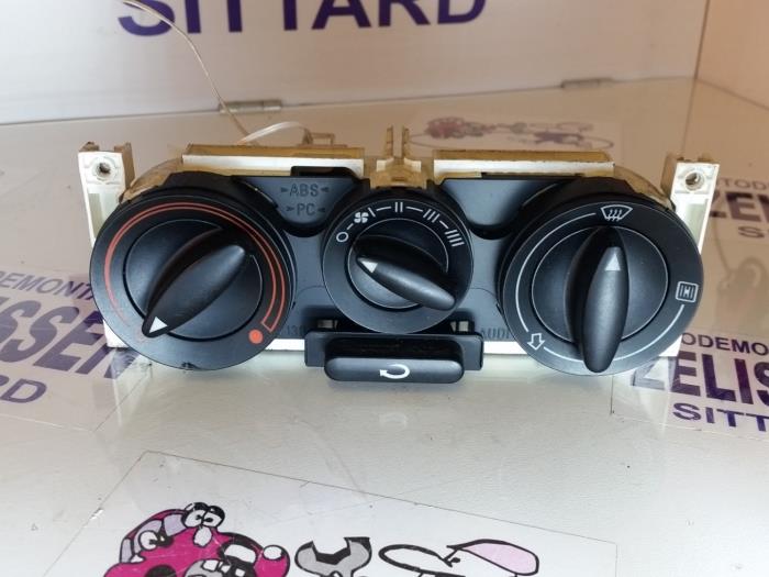 Kachel Bedieningspaneel van een Audi A4 1997