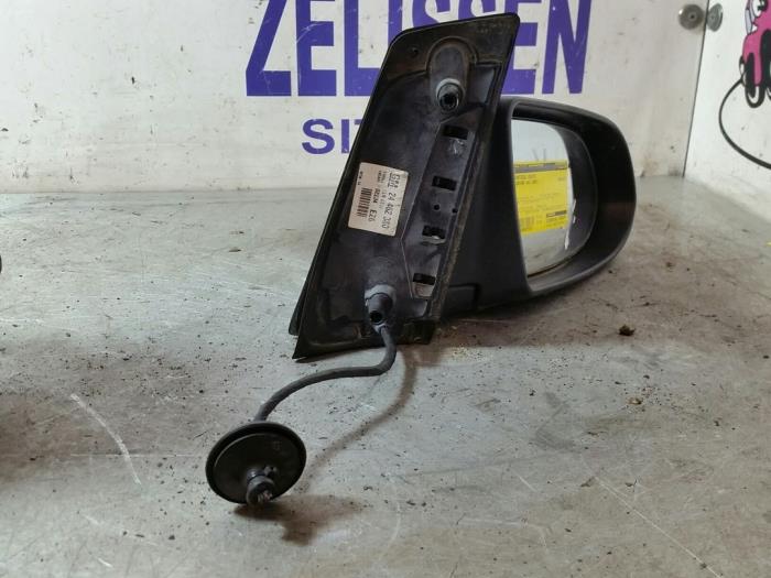 Buitenspiegel rechts van een Opel Zafira (F75) 2.0 16V Turbo OPC 2002