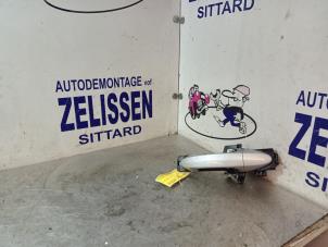 Gebruikte Portiergreep 2Deurs rechts Ford Fiesta 6 (JA8) 1.25 16V Prijs € 21,00 Margeregeling aangeboden door Zelissen V.O.F. autodemontage