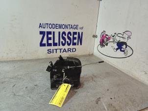 Gebruikte Deurslot Mechaniek 4Deurs links-achter BMW X5 (E53) 3.0 24V Prijs € 47,25 Margeregeling aangeboden door Zelissen V.O.F. autodemontage