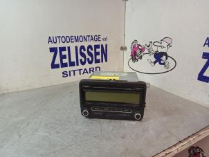 Gebruikte Radio CD Speler Volkswagen Golf Plus (5M1/1KP) 1.9 TDI 105 Prijs € 52,50 Margeregeling aangeboden door Zelissen V.O.F. autodemontage