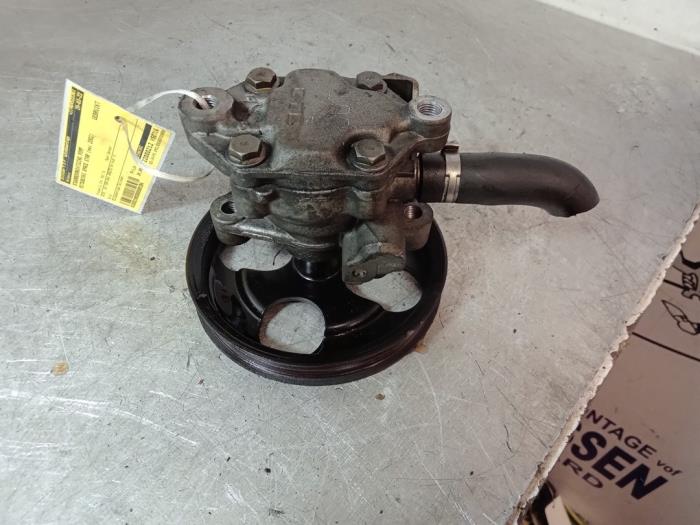 Stuurbekrachtiging Pomp van een Mitsubishi Space Star (DG) 1.6 16V 2002