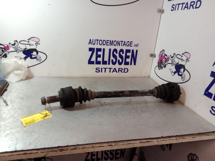 Gebruikte Steekas links-voor BMW 3 serie (E46/4) 320i 24V Prijs € 52,50 Margeregeling aangeboden door Zelissen V.O.F. autodemontage