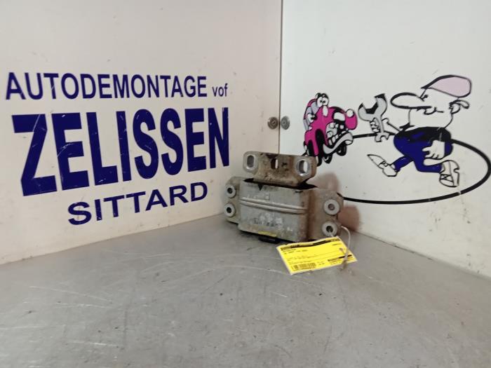 Gebruikte Motorsteun Volkswagen Caddy III (2KA,2KH,2CA,2CH) 2.0 SDI Prijs € 31,50 Margeregeling aangeboden door Zelissen V.O.F. autodemontage