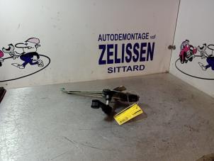 Gebruikte Raammechaniek 4Deurs rechts-achter Opel Agila (B) 1.2 16V Prijs € 26,25 Margeregeling aangeboden door Zelissen V.O.F. autodemontage