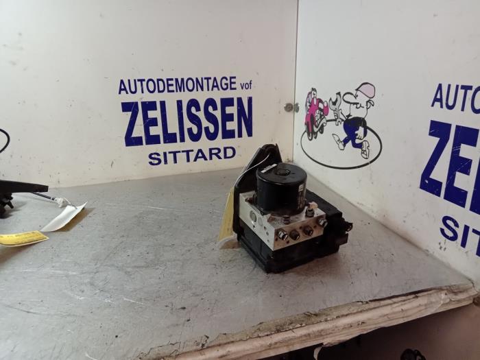 Gebruikte ABS Pomp Volkswagen Caddy III (2KA,2KH,2CA,2CH) 1.6 TDI 16V Prijs € 262,50 Margeregeling aangeboden door Zelissen V.O.F. autodemontage