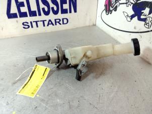 Gebruikte Hoofdremcilinder Nissan Micra (K12) 1.2 16V Prijs € 36,75 Margeregeling aangeboden door Zelissen V.O.F. autodemontage