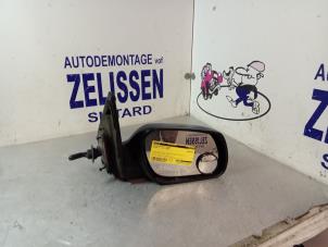 Gebruikte Buitenspiegel rechts Mazda 2 (NB/NC/ND/NE) 1.25 16V Prijs € 26,25 Margeregeling aangeboden door Zelissen V.O.F. autodemontage