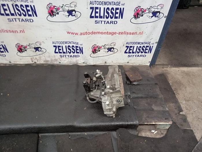 Gebruikte Versnellingsbak Volkswagen Polo IV (9N1/2/3) 1.2 12V Prijs € 288,75 Margeregeling aangeboden door Zelissen V.O.F. autodemontage