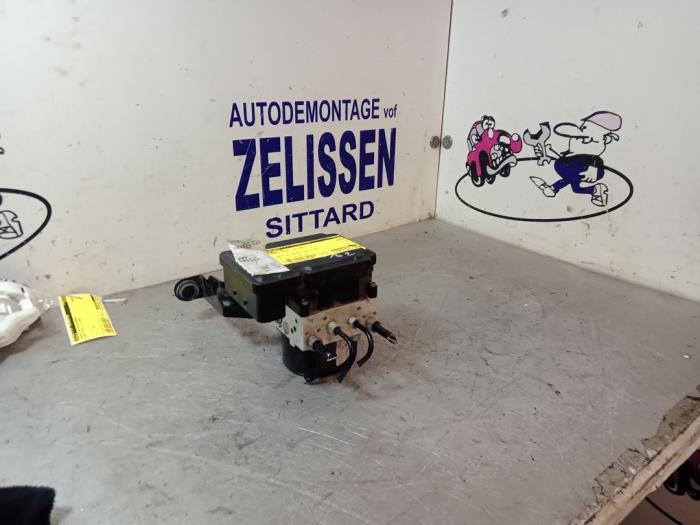 Gebruikte ABS Pomp Ford Focus 3 1.6 Ti-VCT 16V 125 Prijs € 131,25 Margeregeling aangeboden door Zelissen V.O.F. autodemontage