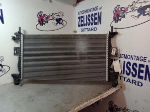 Gebruikte Radiateur Ford Focus 3 1.6 Ti-VCT 16V 125 Prijs € 78,75 Margeregeling aangeboden door Zelissen V.O.F. autodemontage