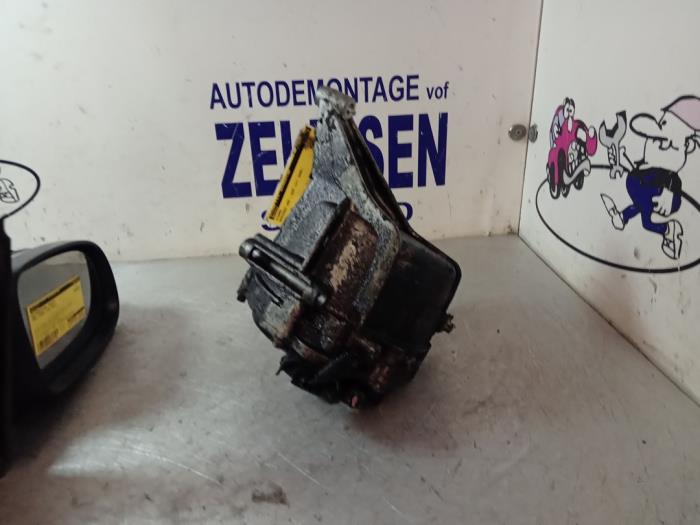 Gebruikte Dynamo Mercedes E Combi (S210) 3.2 E-320 CDI 24V Prijs € 152,25 Margeregeling aangeboden door Zelissen V.O.F. autodemontage