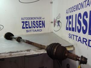 Gebruikte Steekas rechts-voor Nissan Micra (K12) 1.2 16V Prijs € 31,50 Margeregeling aangeboden door Zelissen V.O.F. autodemontage