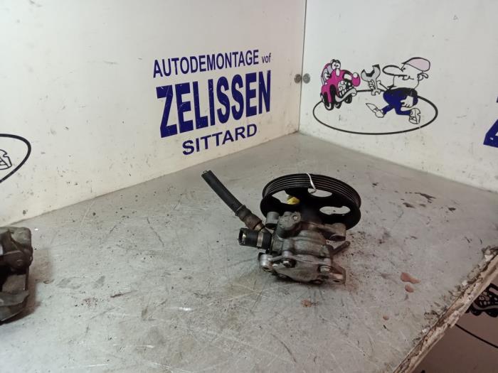 Gebruikte Pomp Servo Mitsubishi Space Star (DG) 1.6 16V Prijs € 31,50 Margeregeling aangeboden door Zelissen V.O.F. autodemontage