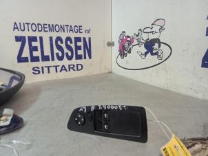 Gebruikte Ruit schakelaar elektrisch BMW 1 serie (E87/87N) 116i 1.6 16V Prijs € 26,25 Margeregeling aangeboden door Zelissen V.O.F. autodemontage