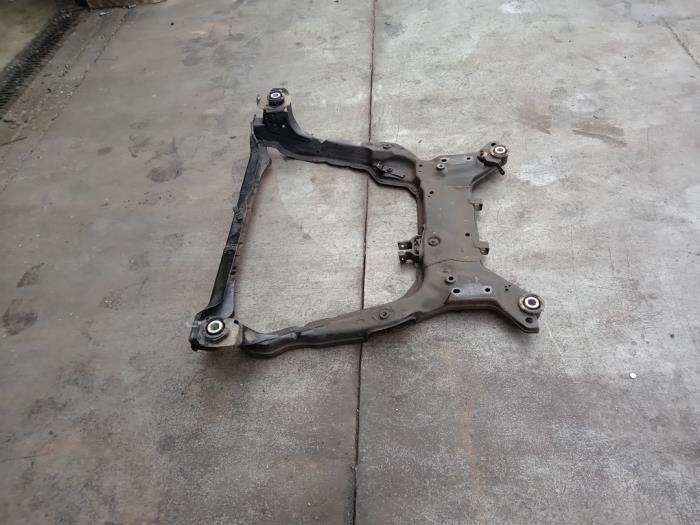 Subframe van een Ford Mondeo IV Wagon 2.0 Ecoboost SCTi 16V 2010