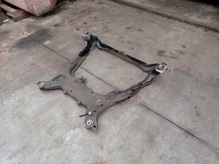 Subframe van een Ford Mondeo IV Wagon 2.0 Ecoboost SCTi 16V 2010