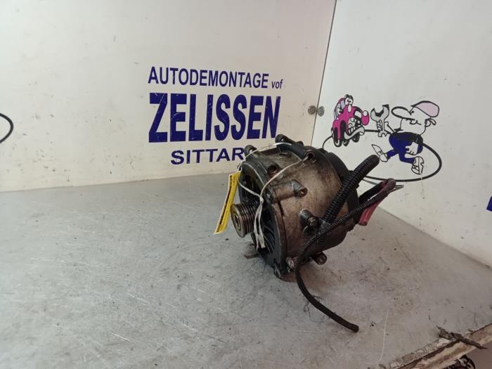 Gebruikte Dynamo Mercedes ML I (163) 270 2.7 CDI 20V Prijs € 152,25 Margeregeling aangeboden door Zelissen V.O.F. autodemontage