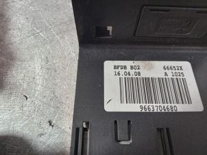 Gebruikte Zekeringkast Peugeot 308 SW (4E/H) 1.6 VTI 16V Prijs € 36,75 Margeregeling aangeboden door Zelissen V.O.F. autodemontage