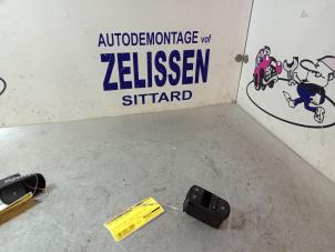 Gebruikte Schakelaar Elektrisch Raam Opel Corsa D 1.2 16V Prijs € 15,75 Margeregeling aangeboden door Zelissen V.O.F. autodemontage