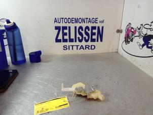 Gebruikte Kachelklep Motor Toyota Yaris (P1) 1.3 16V VVT-i Prijs € 21,00 Margeregeling aangeboden door Zelissen V.O.F. autodemontage