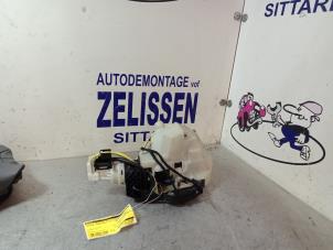 Gebruikte Deurslot Mechaniek 4Deurs links-achter Mercedes S (W220) 3.2 S-320 18V Prijs € 99,75 Margeregeling aangeboden door Zelissen V.O.F. autodemontage