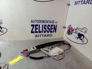 Gebruikte Raammechaniek 4Deurs rechts-achter Mercedes S (W220) 3.2 S-320 18V Prijs € 47,25 Margeregeling aangeboden door Zelissen V.O.F. autodemontage