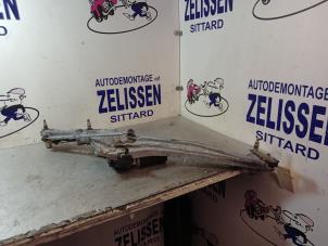 Gebruikte Ruitenwismotor + Mechaniek Mercedes S (W220) 3.2 S-320 18V Prijs € 99,75 Margeregeling aangeboden door Zelissen V.O.F. autodemontage