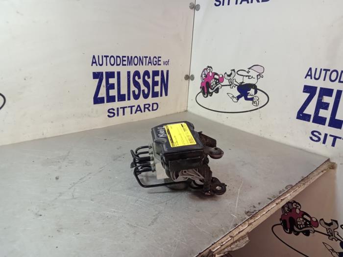 Gebruikte ABS Pomp Ford Mondeo IV 2.0 TDCi 135 16V Prijs € 183,75 Margeregeling aangeboden door Zelissen V.O.F. autodemontage