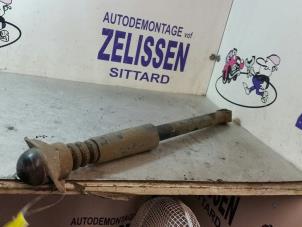 Gebruikte Schokdemper links-achter Volkswagen Golf IV (1J1) 1.6 16V Prijs € 21,00 Margeregeling aangeboden door Zelissen V.O.F. autodemontage