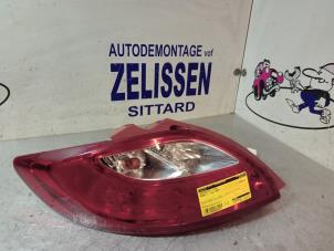 Gebruikte Achterlicht links Mazda 2 (DE) 1.3 16V S-VT Prijs € 63,00 Margeregeling aangeboden door Zelissen V.O.F. autodemontage