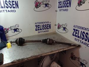 Gebruikte Aandrijfas rechts-voor Peugeot 308 (4A/C) 1.6 16V THP 150 Prijs € 47,25 Margeregeling aangeboden door Zelissen V.O.F. autodemontage